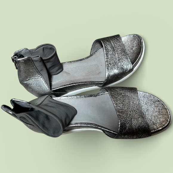 Eileen Fisher Women’s Silver Metallic Strappy Mesh Low Wedge Sandals Sz-6 - Picture 6 of 7